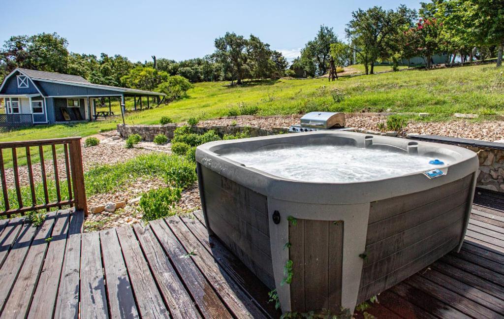 Charming Hill Country Retreat With Hot Tub Villa Fredericksburg Exterior foto